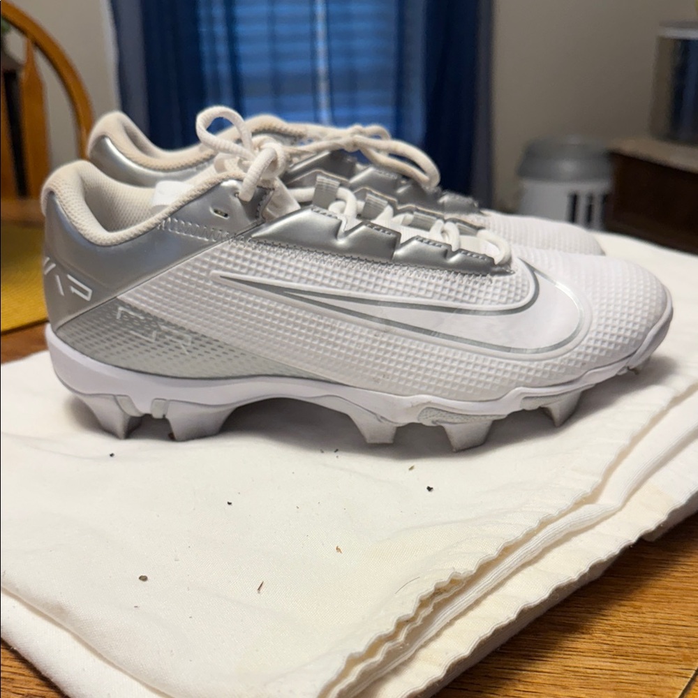 Nike Vapor Edge Pro 360 White and Silver Cleats
Size 8